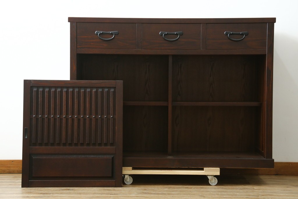 中古　美品　重厚感のある和モダンな収納棚　(R-090275)
