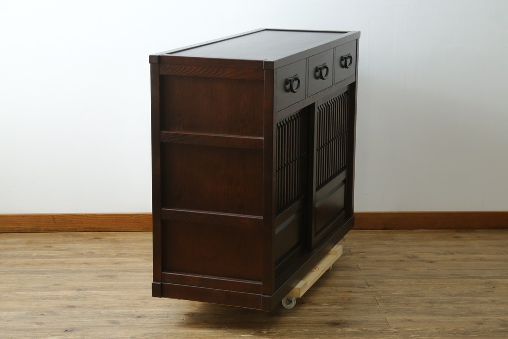 中古　美品　重厚感のある和モダンな収納棚　(R-090275)