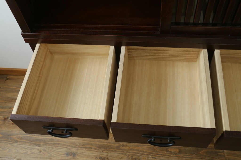 中古　美品　重厚感のある和モダンな収納棚　(R-090275)