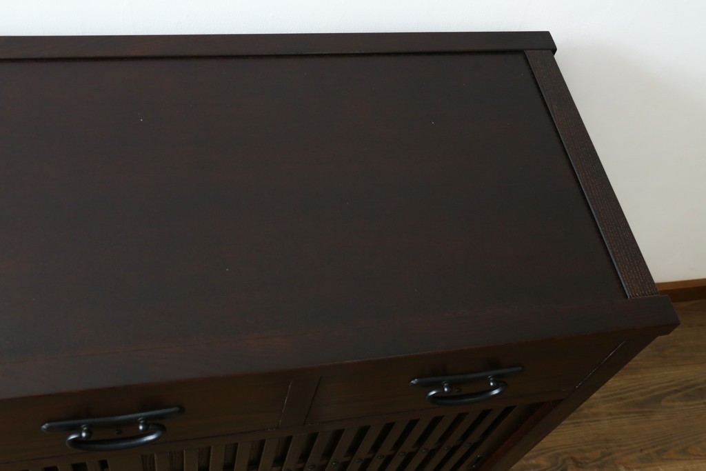 中古　美品　重厚感のある和モダンな収納棚　(R-090275)