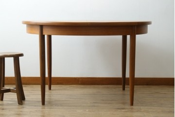イギリスヴィンテージ　G-PLAN(ジープラン)　Fresco(フレスコ)　チーク材　ナチュラルな円形エクステンションテーブル　(R-090279)