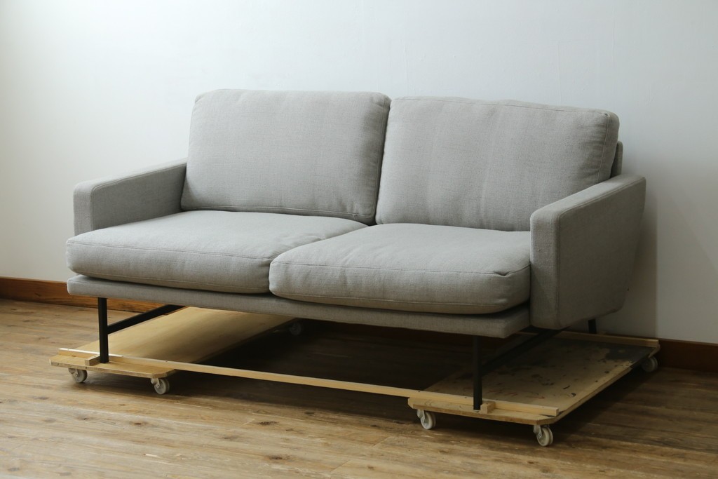 中古　美品　FRITZ HANSEN(フリッツハンセン)　ピエロ・リッソーニ(Piero Lissoni)デザイン　PL112S　洗練されたフォルムの2人掛けソファ　定価約110万円　(R-090280)