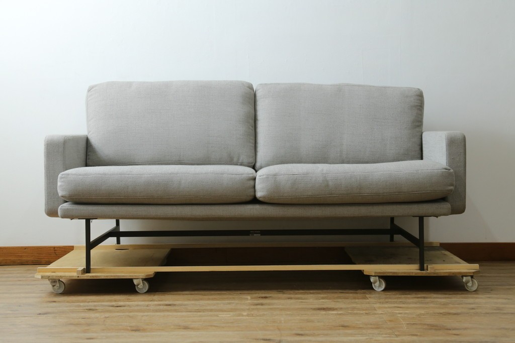 中古　美品　FRITZ HANSEN(フリッツハンセン)　ピエロ・リッソーニ(Piero Lissoni)デザイン　PL112S　洗練されたフォルムの2人掛けソファ　定価約110万円　(R-090280)
