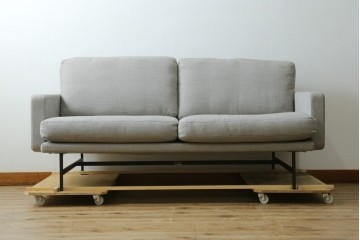 中古　美品　FRITZ HANSEN(フリッツハンセン)　ピエロ・リッソーニ(Piero Lissoni)デザイン　PL112S　洗練されたフォルムの2人掛けソファ　定価約110万円　(R-090280)