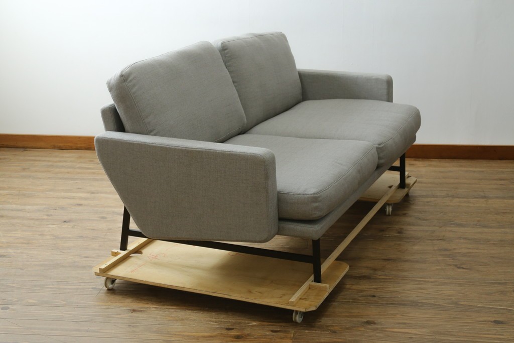 中古　美品　FRITZ HANSEN(フリッツハンセン)　ピエロ・リッソーニ(Piero Lissoni)デザイン　PL112S　洗練されたフォルムの2人掛けソファ　定価約110万円　(R-090280)