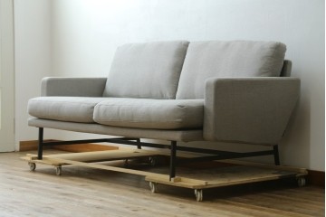 中古　美品　FRITZ HANSEN(フリッツハンセン)　ピエロ・リッソーニ(Piero Lissoni)デザイン　PL112S　洗練されたフォルムの2人掛けソファ　定価約110万円　(R-090280)