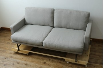 中古　美品　FRITZ HANSEN(フリッツハンセン)　ピエロ・リッソーニ(Piero Lissoni)デザイン　PL112S　洗練されたフォルムの2人掛けソファ　定価約110万円　(R-090280)