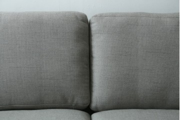 中古　美品　FRITZ HANSEN(フリッツハンセン)　ピエロ・リッソーニ(Piero Lissoni)デザイン　PL112S　洗練されたフォルムの2人掛けソファ　定価約110万円　(R-090280)