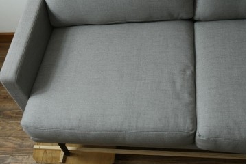 中古　美品　FRITZ HANSEN(フリッツハンセン)　ピエロ・リッソーニ(Piero Lissoni)デザイン　PL112S　洗練されたフォルムの2人掛けソファ　定価約110万円　(R-090280)
