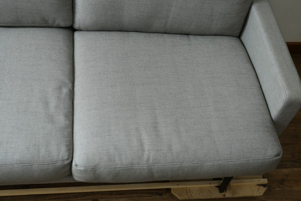 中古　美品　FRITZ HANSEN(フリッツハンセン)　ピエロ・リッソーニ(Piero Lissoni)デザイン　PL112S　洗練されたフォルムの2人掛けソファ　定価約110万円　(R-090280)
