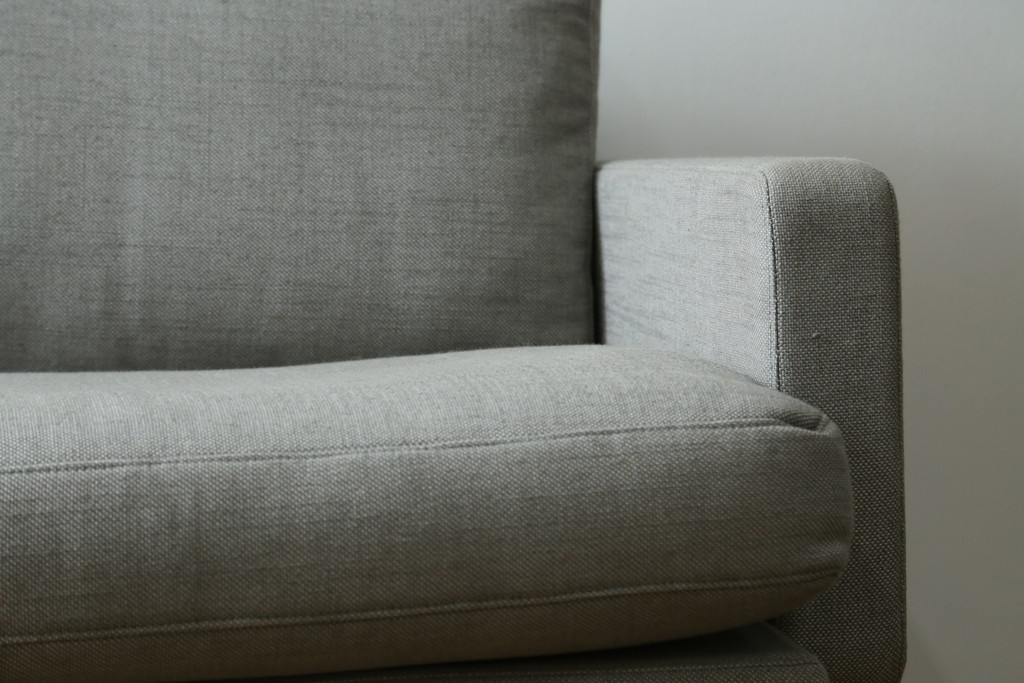 中古　美品　FRITZ HANSEN(フリッツハンセン)　ピエロ・リッソーニ(Piero Lissoni)デザイン　PL112S　洗練されたフォルムの2人掛けソファ　定価約110万円　(R-090280)