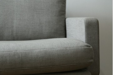 中古　美品　FRITZ HANSEN(フリッツハンセン)　ピエロ・リッソーニ(Piero Lissoni)デザイン　PL112S　洗練されたフォルムの2人掛けソファ　定価約110万円　(R-090280)
