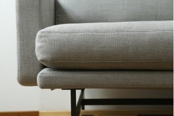 中古　美品　FRITZ HANSEN(フリッツハンセン)　ピエロ・リッソーニ(Piero Lissoni)デザイン　PL112S　洗練されたフォルムの2人掛けソファ　定価約110万円　(R-090280)