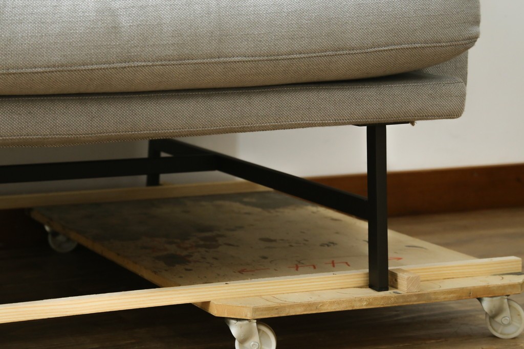 中古　美品　FRITZ HANSEN(フリッツハンセン)　ピエロ・リッソーニ(Piero Lissoni)デザイン　PL112S　洗練されたフォルムの2人掛けソファ　定価約110万円　(R-090280)