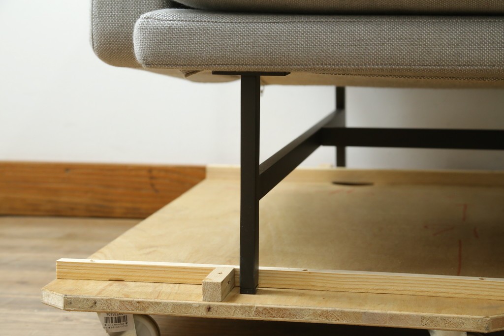中古　美品　FRITZ HANSEN(フリッツハンセン)　ピエロ・リッソーニ(Piero Lissoni)デザイン　PL112S　洗練されたフォルムの2人掛けソファ　定価約110万円　(R-090280)