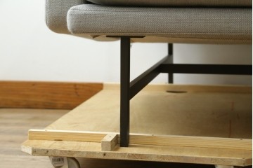 中古　美品　FRITZ HANSEN(フリッツハンセン)　ピエロ・リッソーニ(Piero Lissoni)デザイン　PL112S　洗練されたフォルムの2人掛けソファ　定価約110万円　(R-090280)