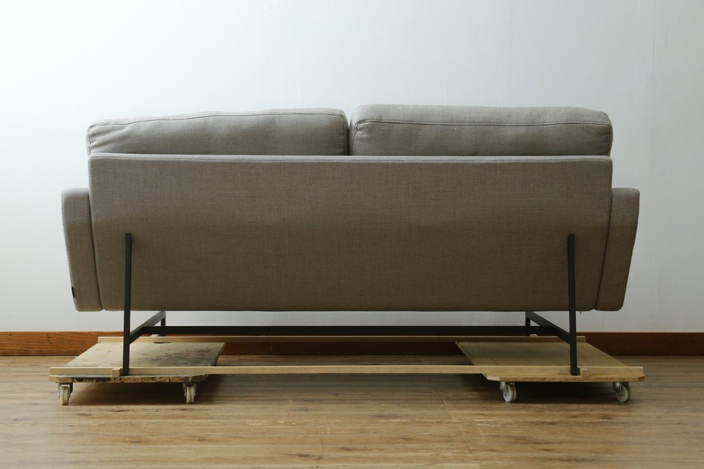 中古　美品　FRITZ HANSEN(フリッツハンセン)　ピエロ・リッソーニ(Piero Lissoni)デザイン　PL112S　洗練されたフォルムの2人掛けソファ　定価約110万円　(R-090280)