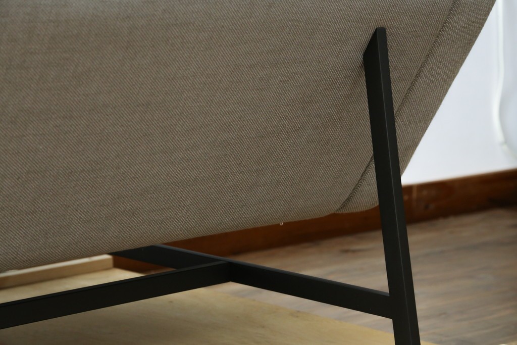 中古　美品　FRITZ HANSEN(フリッツハンセン)　ピエロ・リッソーニ(Piero Lissoni)デザイン　PL112S　洗練されたフォルムの2人掛けソファ　定価約110万円　(R-090280)