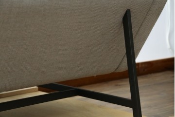 中古　美品　FRITZ HANSEN(フリッツハンセン)　ピエロ・リッソーニ(Piero Lissoni)デザイン　PL112S　洗練されたフォルムの2人掛けソファ　定価約110万円　(R-090280)