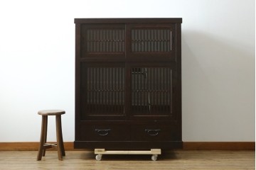 中古　美品　栗材　上質な和の空間を演出する水屋箪笥　(R-090281)