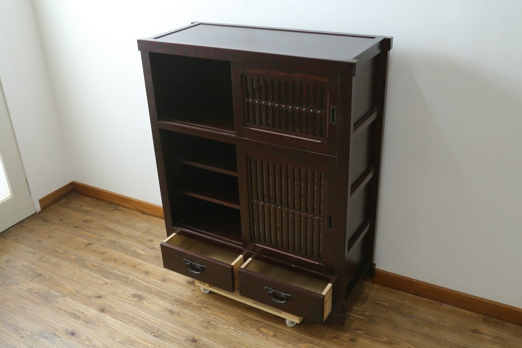 中古　美品　栗材　上質な和の空間を演出する水屋箪笥　(R-090281)