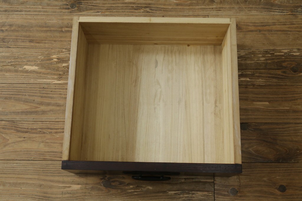 中古　美品　栗材　上質な和の空間を演出する水屋箪笥　(R-090281)
