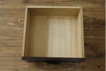 中古　美品　栗材　上質な和の空間を演出する水屋箪笥　(R-090281)