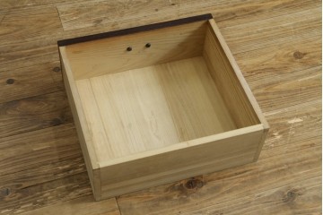 中古　美品　栗材　上質な和の空間を演出する水屋箪笥　(R-090281)