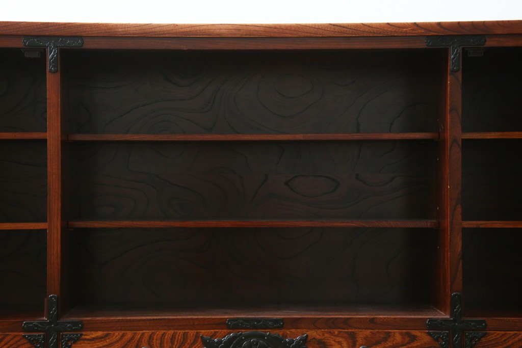 中古　美品　岩谷堂箪笥　格子戸と重厚な金具が趣を添えるサイドボード　(R-090282)