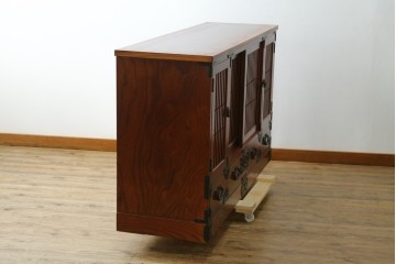 中古　美品　岩谷堂箪笥　格子戸と重厚な金具が趣を添えるサイドボード　(R-090282)
