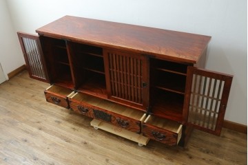中古　美品　岩谷堂箪笥　格子戸と重厚な金具が趣を添えるサイドボード　(R-090282)