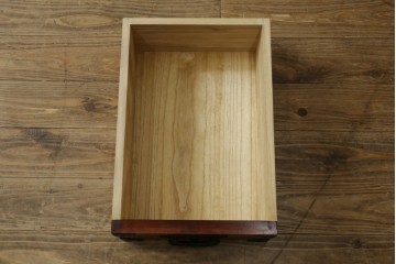 中古　美品　岩谷堂箪笥　格子戸と重厚な金具が趣を添えるサイドボード　(R-090282)