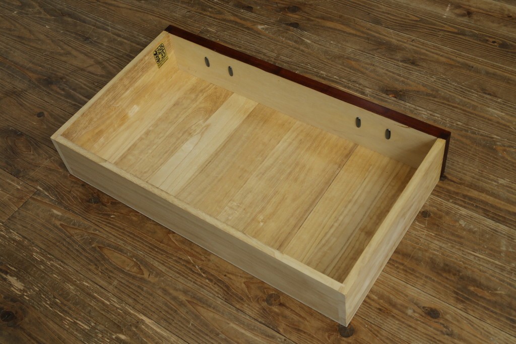 中古　美品　岩谷堂箪笥　格子戸と重厚な金具が趣を添えるサイドボード　(R-090282)