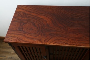 中古　美品　岩谷堂箪笥　格子戸と重厚な金具が趣を添えるサイドボード　(R-090282)
