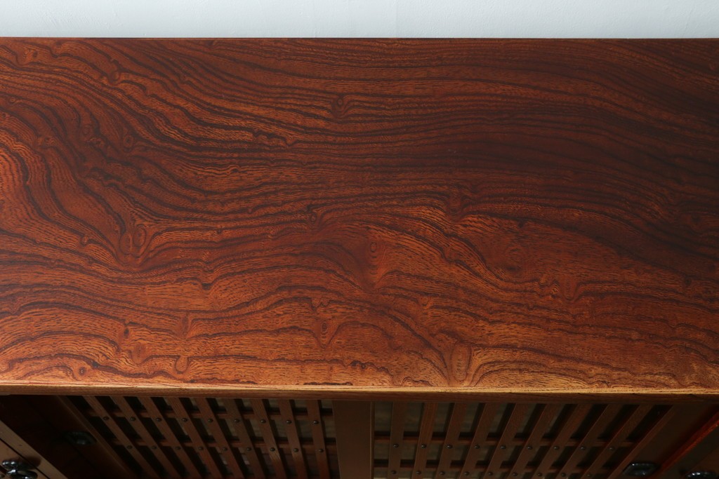中古　美品　岩谷堂箪笥　格子戸と重厚な金具が趣を添えるサイドボード　(R-090282)