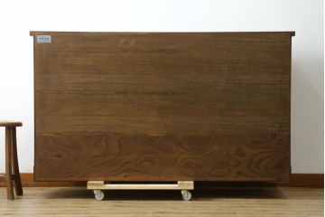 中古　美品　岩谷堂箪笥　格子戸と重厚な金具が趣を添えるサイドボード　(R-090282)