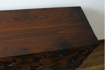 和製アンティーク　明治期　上手物!!　前面欅材　精緻な飾り金具が正面を彩る仙台姫箪笥　(R-090283)