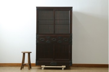 中古　美品　岩谷堂箪笥　重厚な鉄金具を備えた重ね水屋箪笥　(R-090284)
