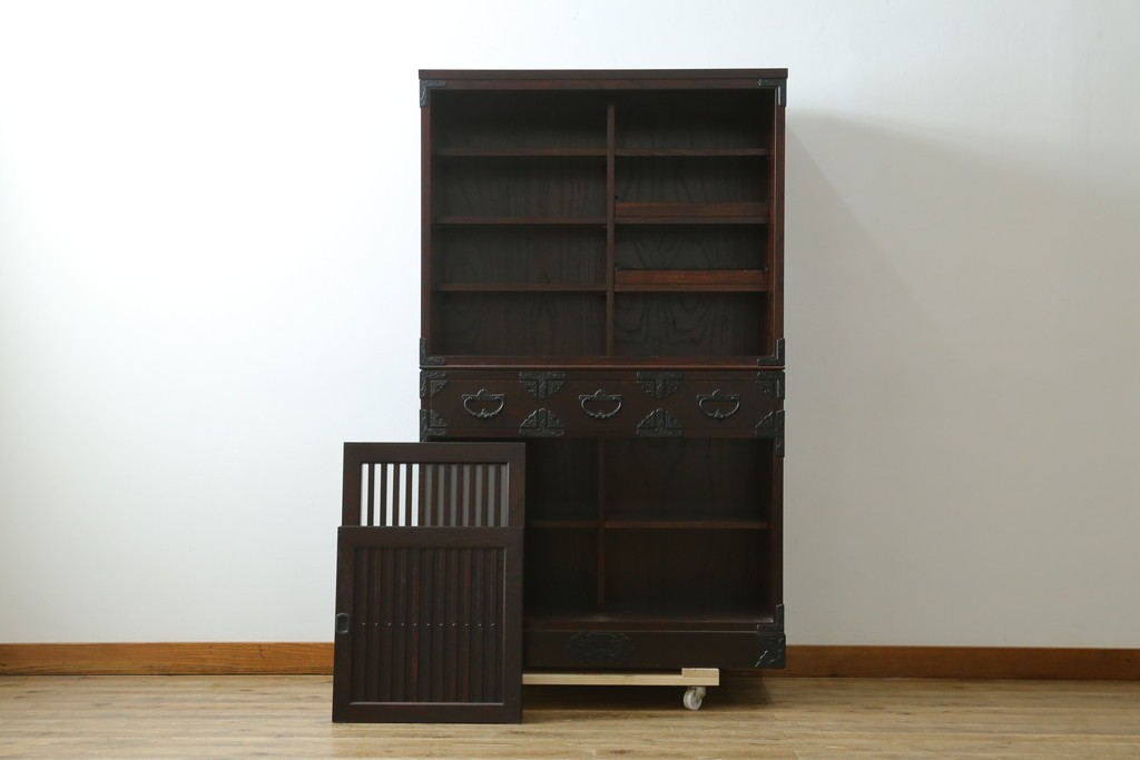 中古　美品　岩谷堂箪笥　重厚な鉄金具を備えた重ね水屋箪笥　(R-090284)
