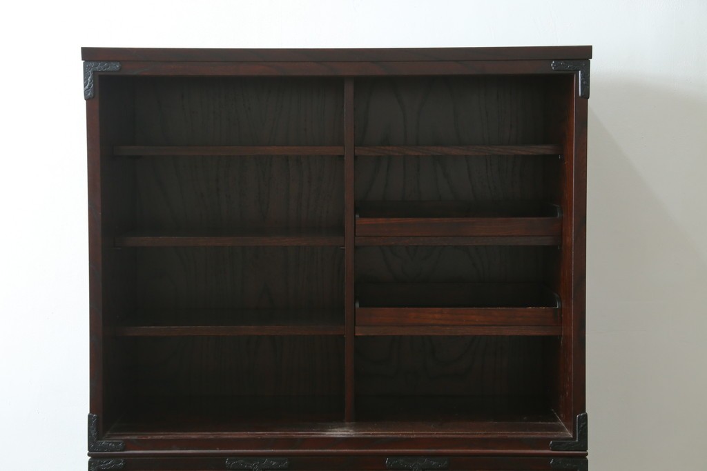 中古　美品　岩谷堂箪笥　重厚な鉄金具を備えた重ね水屋箪笥　(R-090284)
