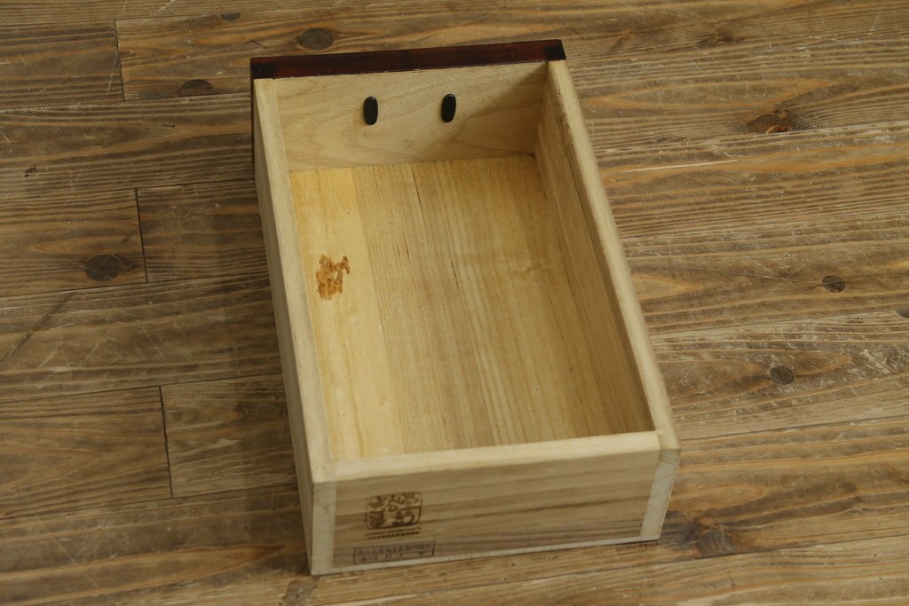 中古　美品　岩谷堂箪笥　重厚な鉄金具を備えた重ね水屋箪笥　(R-090284)