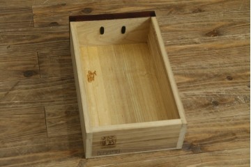 中古　美品　岩谷堂箪笥　重厚な鉄金具を備えた重ね水屋箪笥　(R-090284)