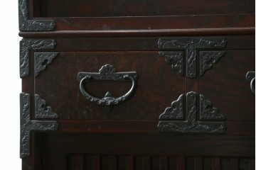 中古　美品　岩谷堂箪笥　重厚な鉄金具を備えた重ね水屋箪笥　(R-090284)