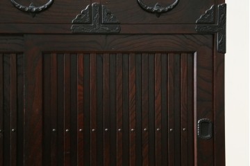 中古　美品　岩谷堂箪笥　重厚な鉄金具を備えた重ね水屋箪笥　(R-090284)