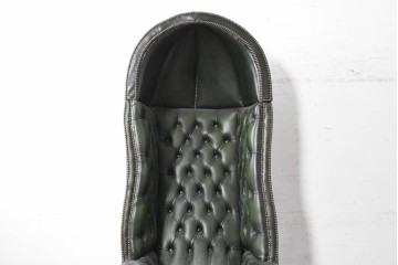 中古　美品　チェスターフィールド　本革　ドーム状のハイバックが個性的なポーターズチェア　(R-090291)