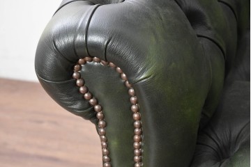 中古　美品　チェスターフィールド　本革　ドーム状のハイバックが個性的なポーターズチェア　(R-090291)