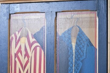 イギリスアンティーク　オーク材・パイン材　著名ペイント工房が手掛けた逸品!　クローゼットの中を覗き込んだようなペイントワードローブ・キャビネット　(R-090293)