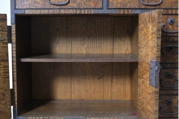 和製アンティーク　昭和初期　玉杢　モダンデザイン　前面にタモ材を使用した木目が美しい帳場箪笥　　(R-090295)