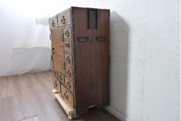 和製アンティーク　昭和初期　玉杢　モダンデザイン　前面にタモ材を使用した木目が美しい帳場箪笥　　(R-090295)