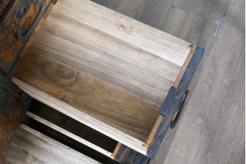 和製アンティーク　昭和初期　玉杢　モダンデザイン　前面にタモ材を使用した木目が美しい帳場箪笥　　(R-090295)